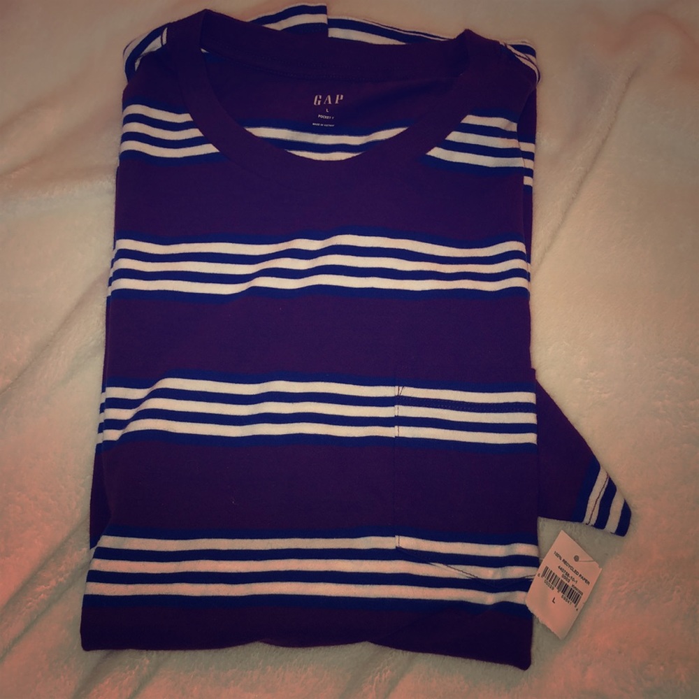 Men’s Gap tshirt